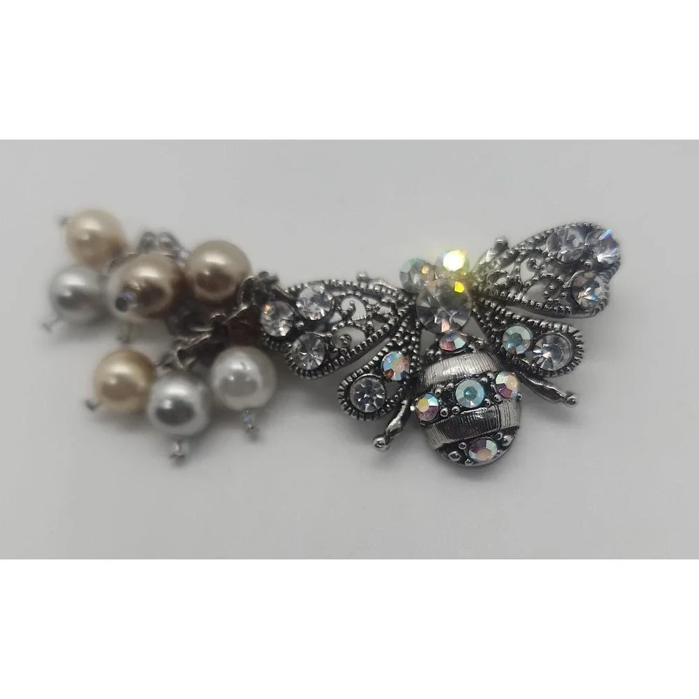 Vintage silver tone rhinestone BEE w/ dangle‎ faux pearls brooch pin